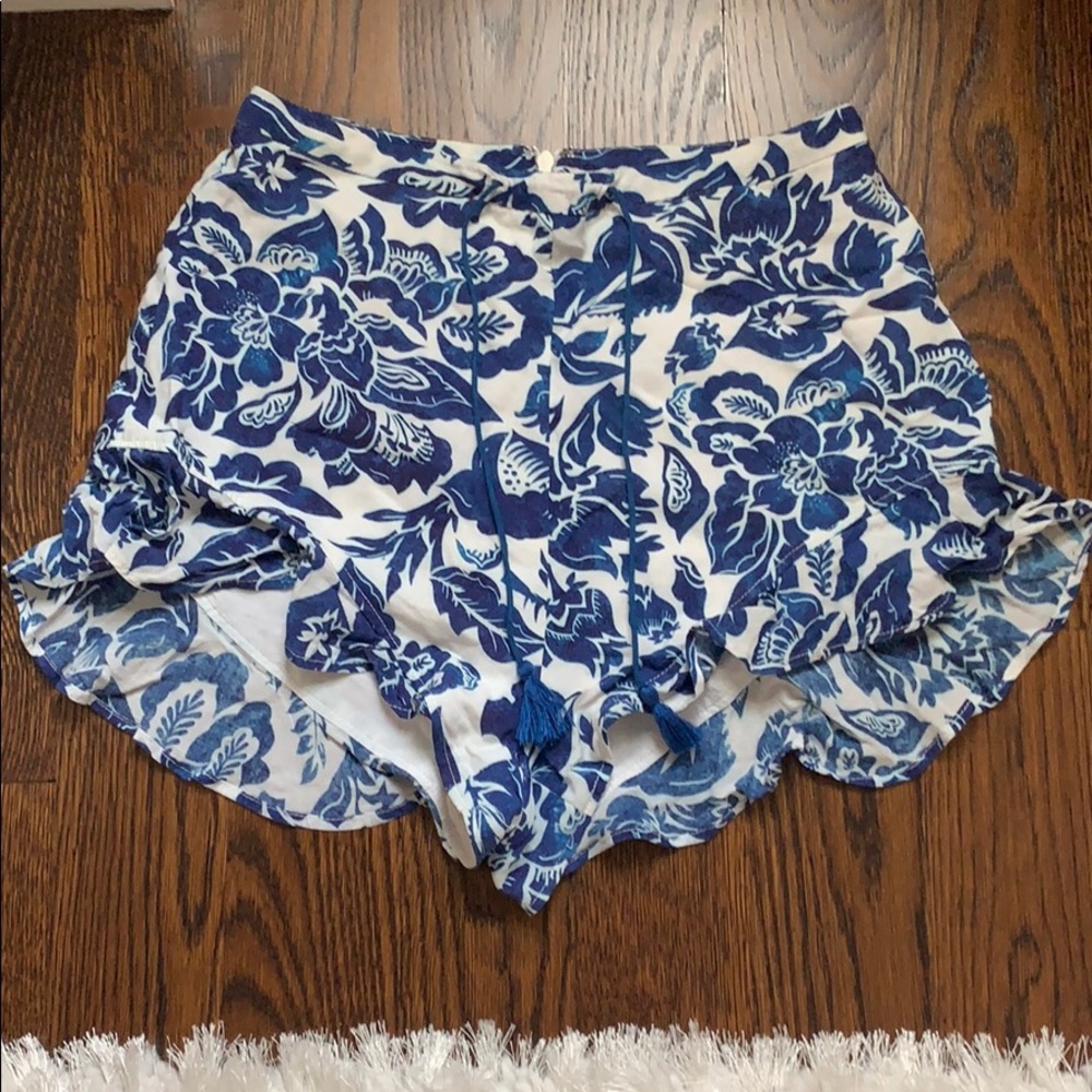 High wasted print shorts w tassel waist tie